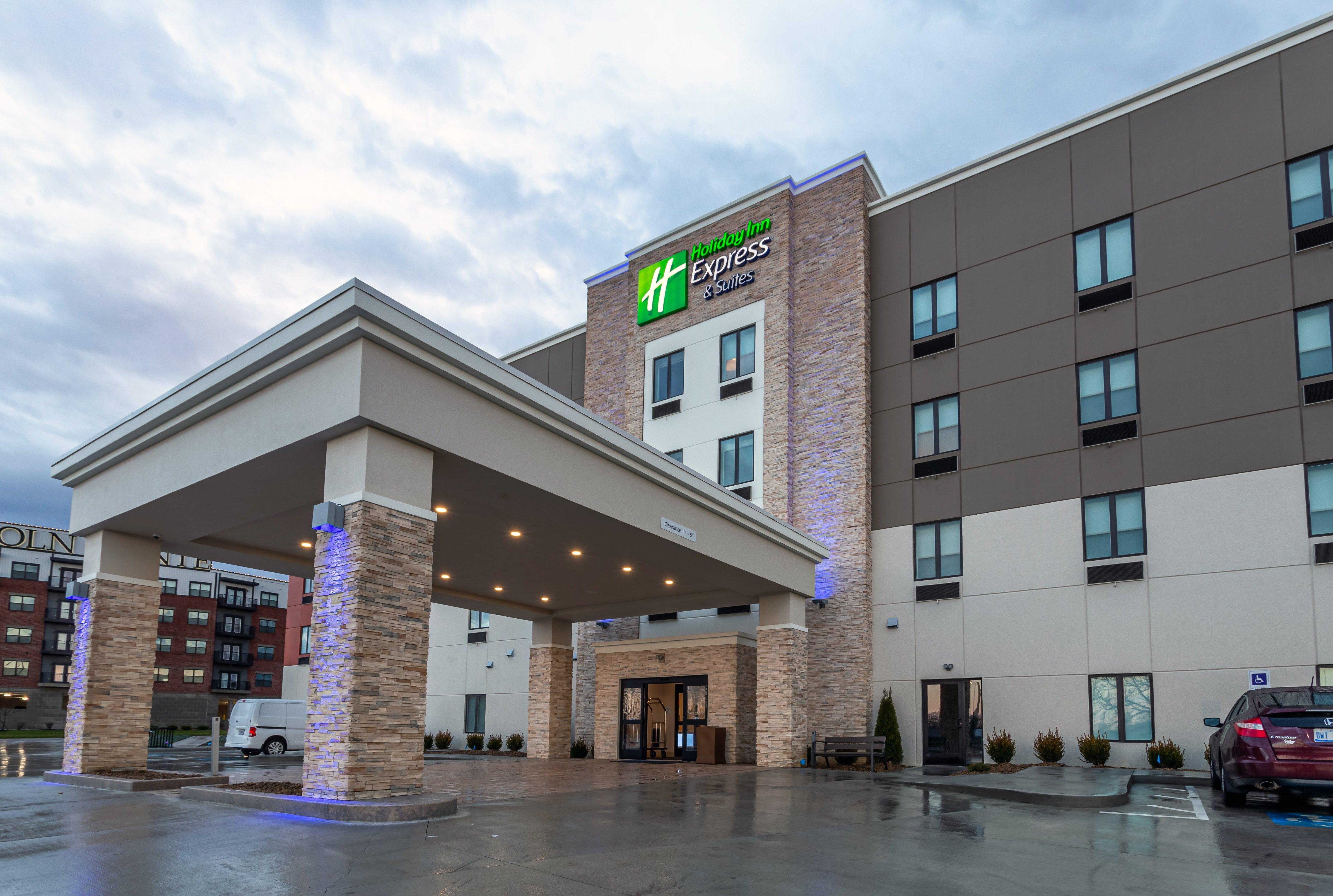 Holiday Inn Express & Suites - Columbus - Worthington, An Ihg Hotel Exterior photo