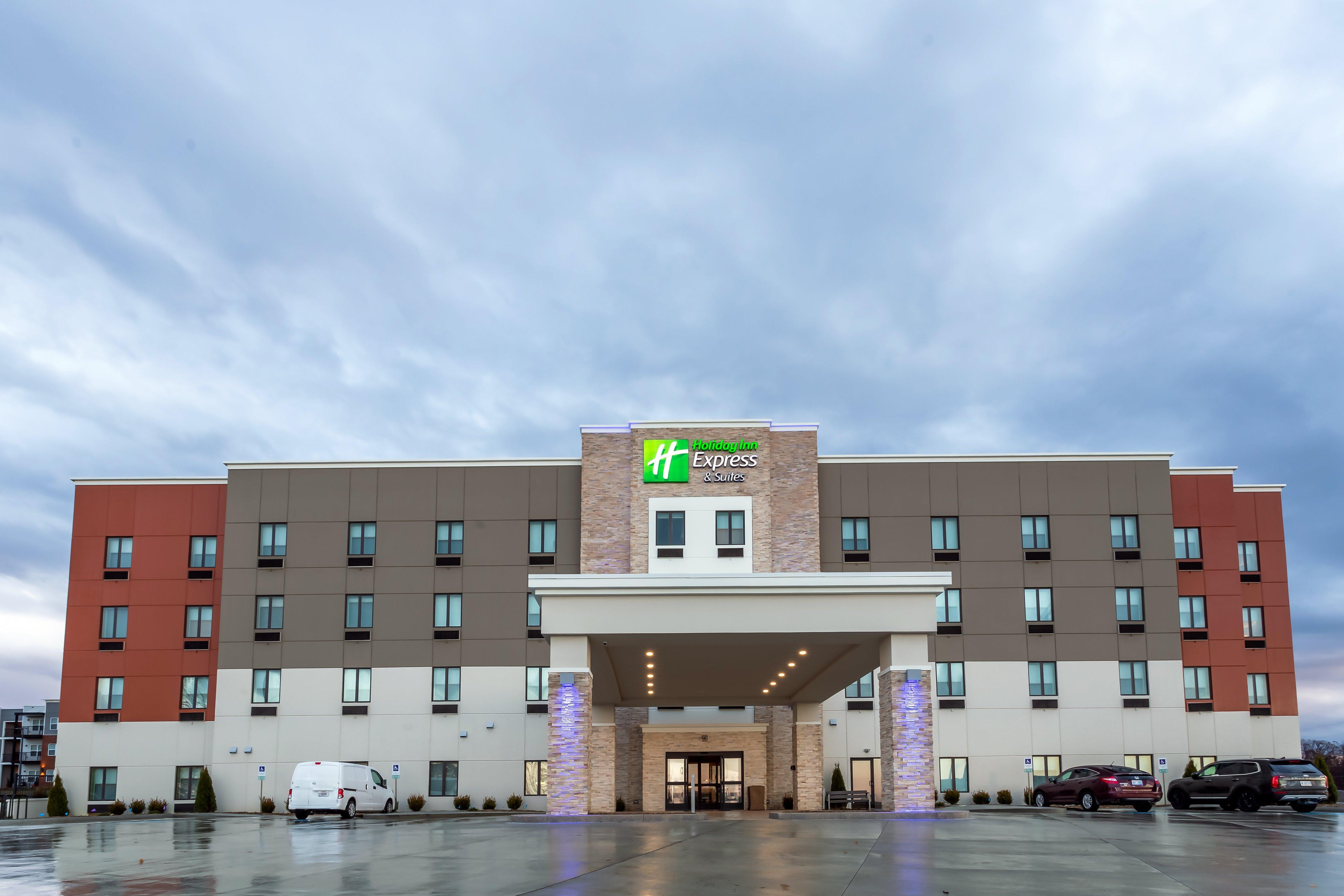 Holiday Inn Express & Suites - Columbus - Worthington, An Ihg Hotel Exterior photo